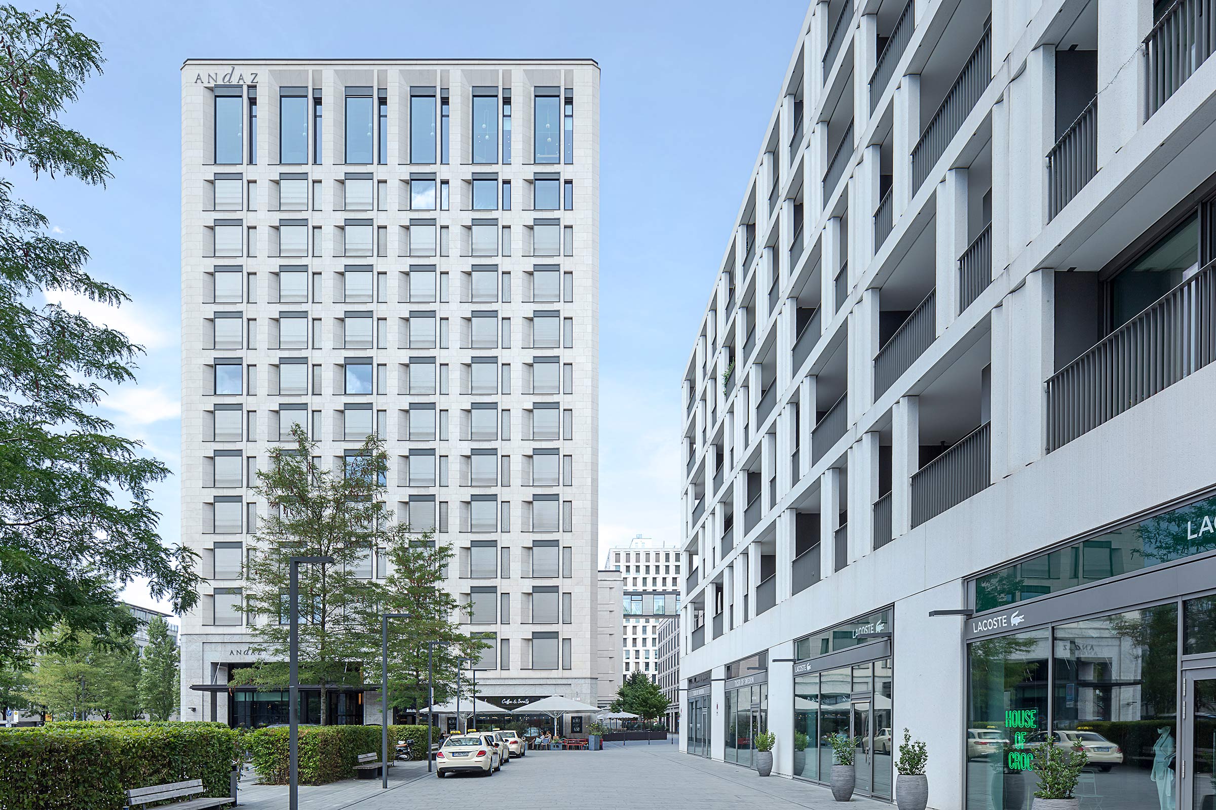 Architektur in München, das Schwabing Tor, Aussenansicht Hotel